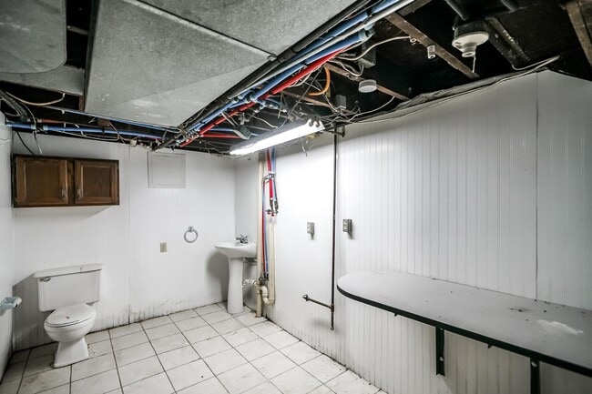 Building Photo - 409 E Melbourne Ave