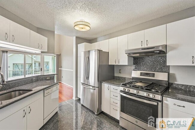 Building Photo - 834 Edpas Rd