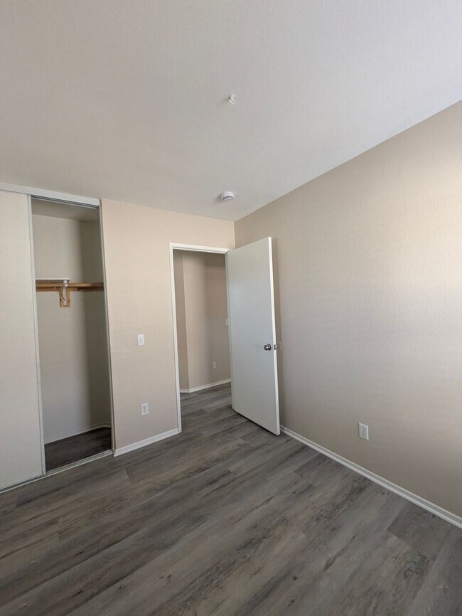 Building Photo - Beautiful 3 bedroom home