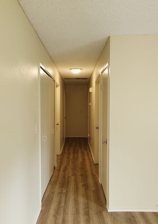 Building Photo - Your perfect Ventura retreat—spacious 3 be...