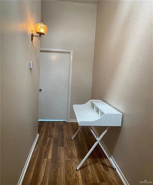 Building Photo - 1405 N 15th St