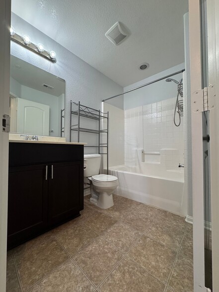 Building Photo - 1460 Mockingbird Ct