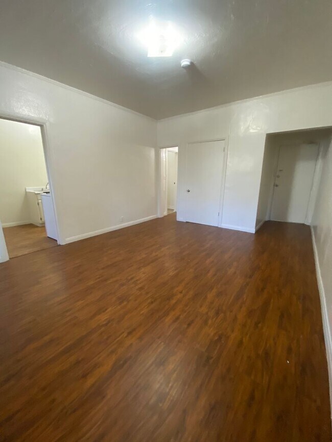 Interior Photo - La Wiltona Apartments