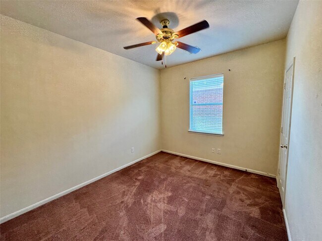 Building Photo - 12905 Meadow Springs Dr