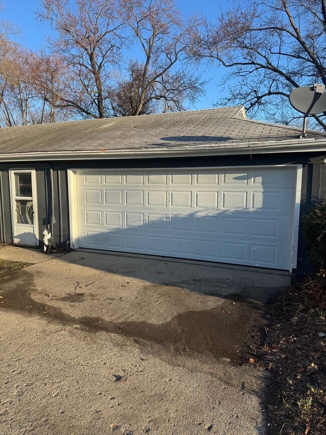 Building Photo - 4122 Hiawatha Blvd