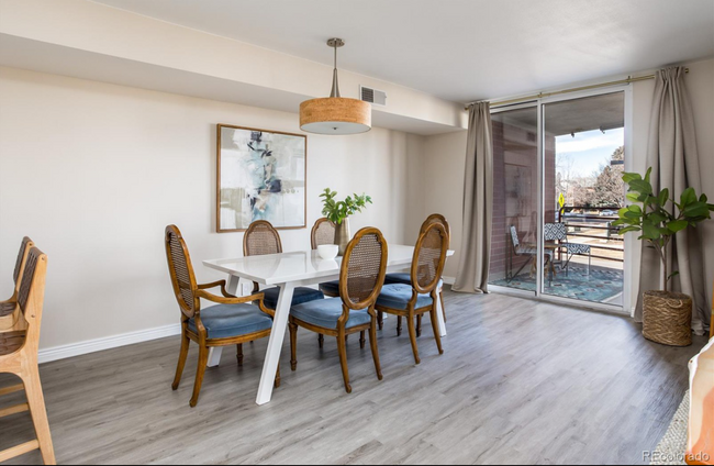 Building Photo - Updated 2 Bed 2 Bath in Denver's Mayfair N...