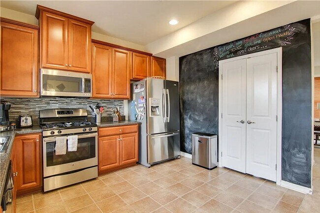 Building Photo - Beautiful 3-Bedroom, 2.5-Bath Townhome in Wexford available September 1!