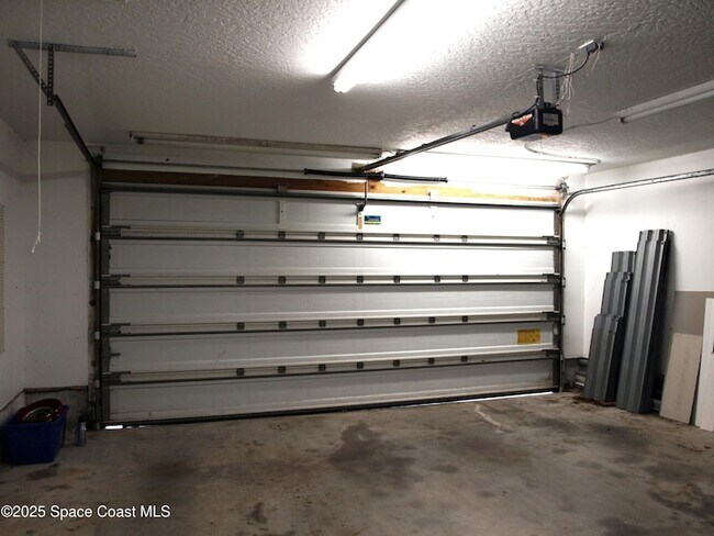 Building Photo - 4566 Serna Ave