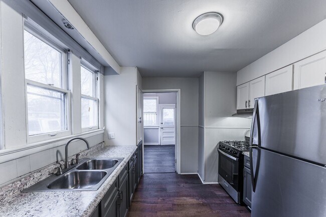 Building Photo - Izard Street