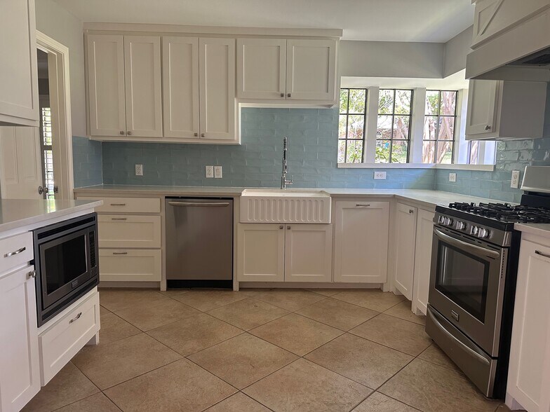 Building Photo - 7010 Claybrook Dr