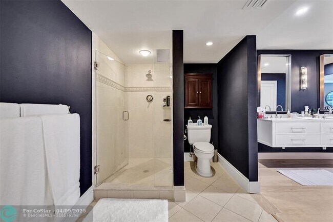 Building Photo - 3100 NE 48th St