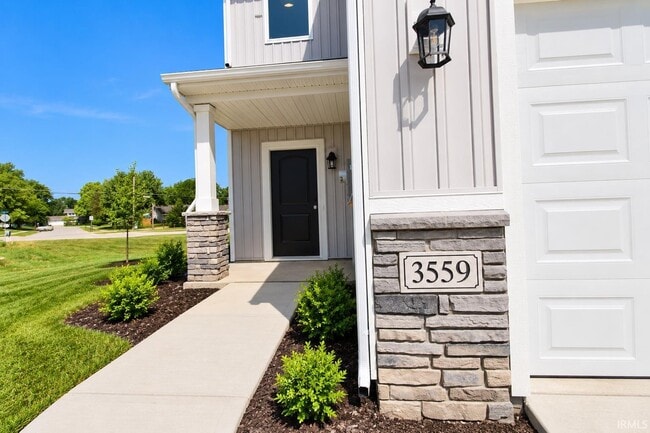 Building Photo - 3559 Canal Square Dr