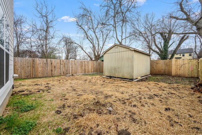 Building Photo - 454 E State St