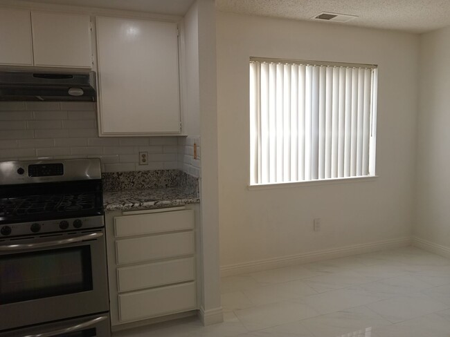 Building Photo - Stylish, Secure, and Pet-Friendly 3-Bedroo...