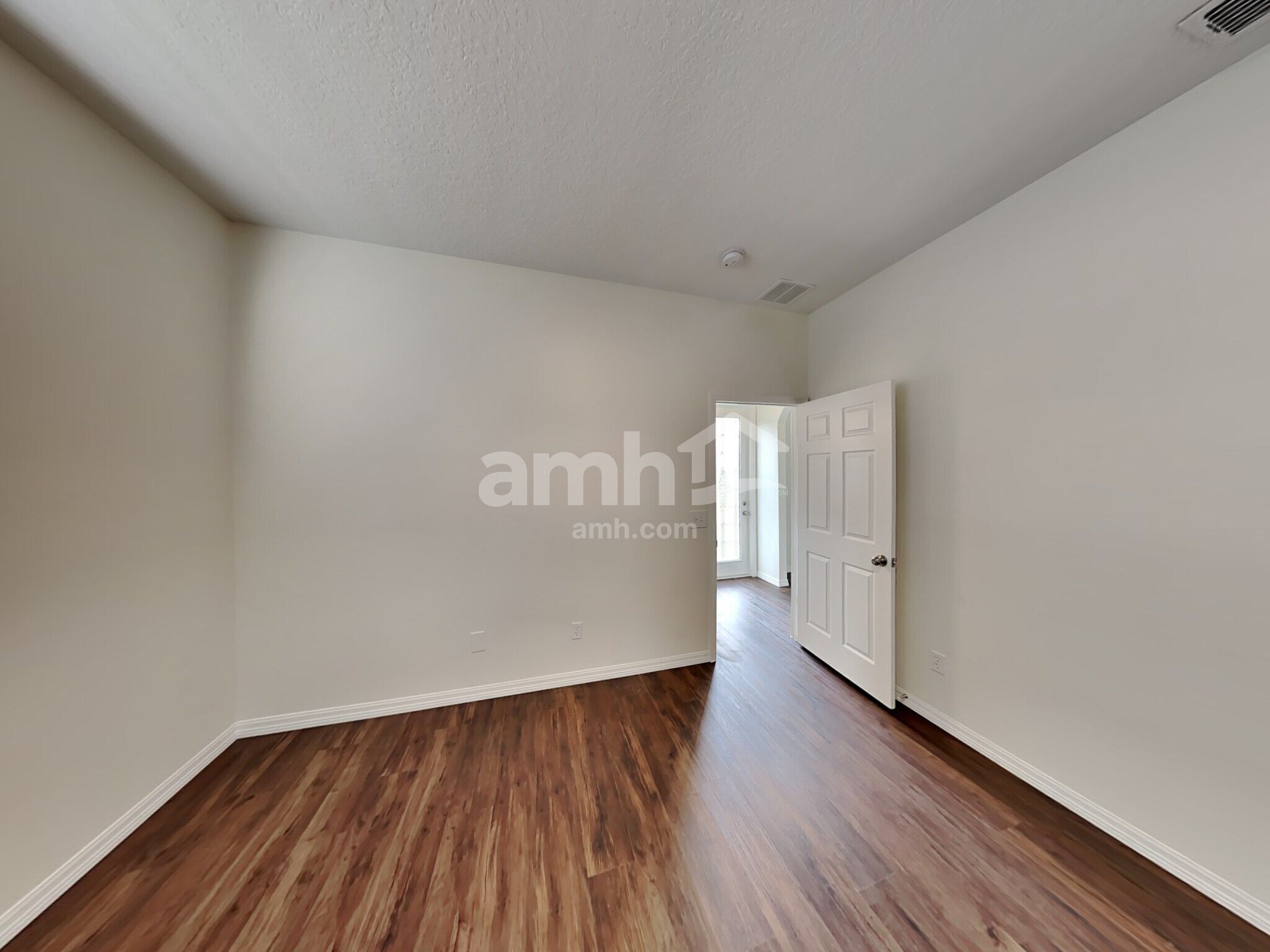 Building Photo - 2300 Treetop Ln