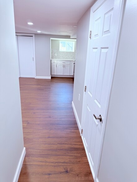 Building Photo - 692 Day Ave