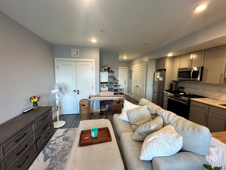 Building Photo - 55 W 5th St