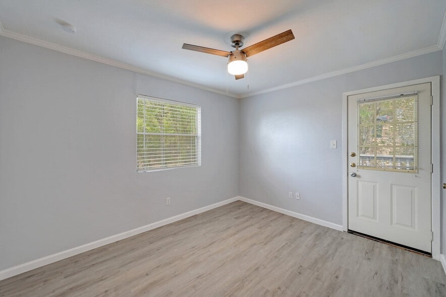 Building Photo - 801 Bracewood Cir