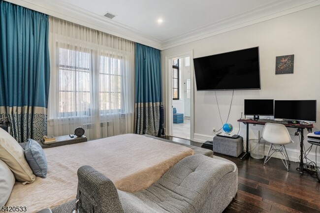 Building Photo - 6 Deer Trail Rd