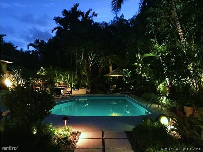 Building Photo - 435 Aledo Ave