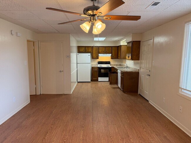 Building Photo - 3607 Lark Cir