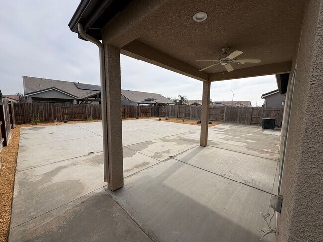 Building Photo - SE Visalia home Rent Ready!