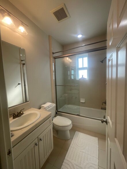 Building Photo - 367 Channing Ave