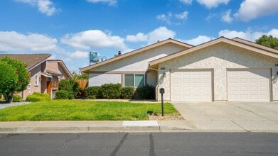 Building Photo - Woodcreek Cutie! 2bedroom 2bathroom