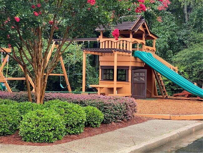 Building Photo - 5125 Huntington Crest Ln