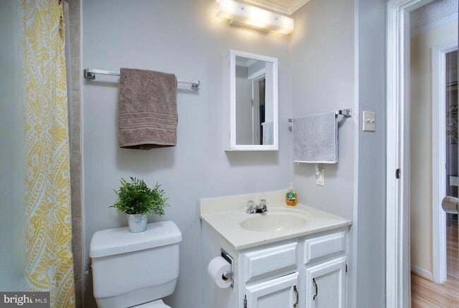 Building Photo - 134 Oak Tree Ln