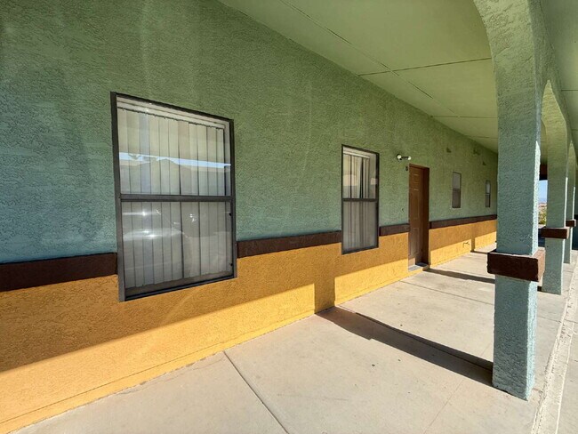 Building Photo - 2 bed 2.5 bath great location BHCRENT.COM to schedule a viewing