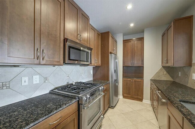 Building Photo - 2226 Westlake Dr