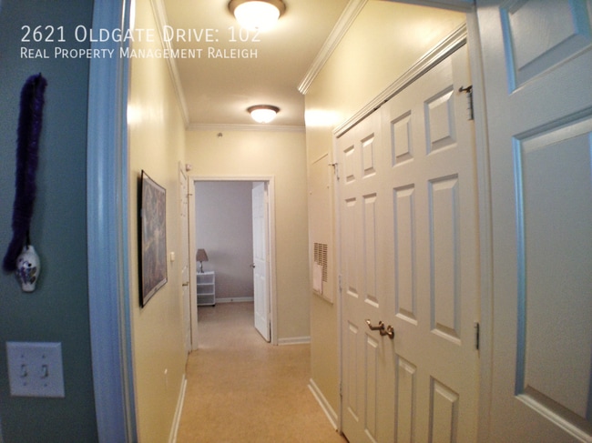 Building Photo - 2621 Oldgate Dr