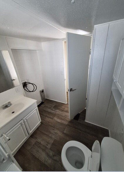 Building Photo - 3601 E Wyoming Ave