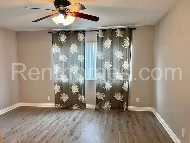 Building Photo - Escondido, 1463-E N Broadway, Wood Floors,...