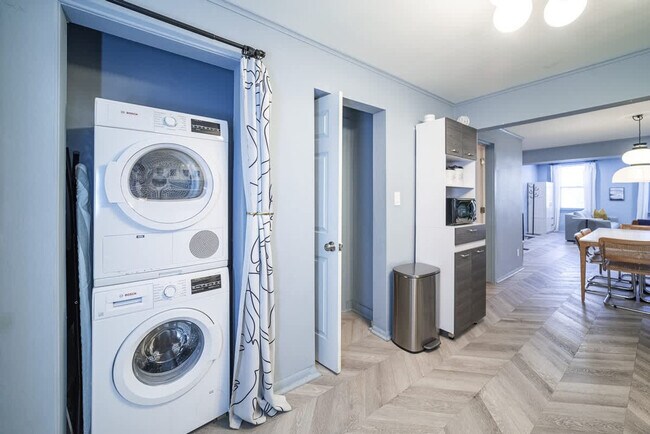 Building Photo - 1411 W Grand Ave