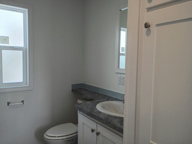 Building Photo - 26 Lily Dr