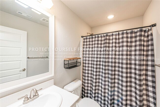 Building Photo - 533 Brinley St