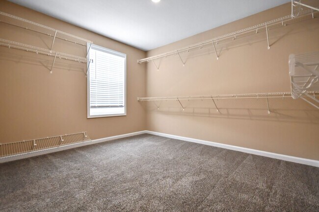 Building Photo - Pet Friendly Four Bedroom!