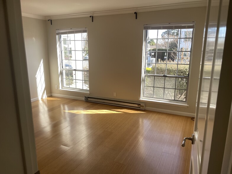 Master bedroom - 1945 Mount Vernon Ct