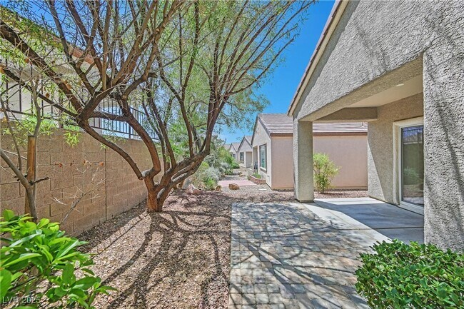 Building Photo - 2407 Jada Dr