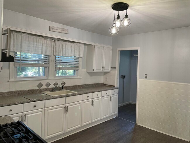 Building Photo - 278 Delawanna Ave
