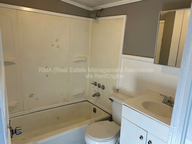 Building Photo - 526 N 8th St