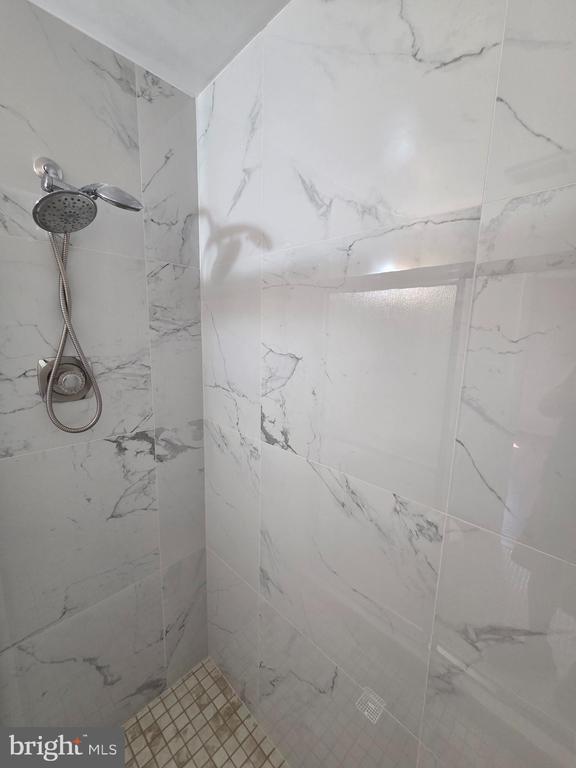 Building Photo - 813 Red Lion Rd