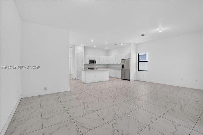 Building Photo - 4574 SW 173rd Ave