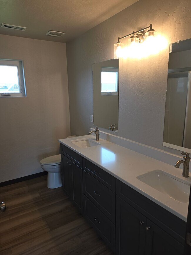 Building Photo - 3885 N Pradera Ct