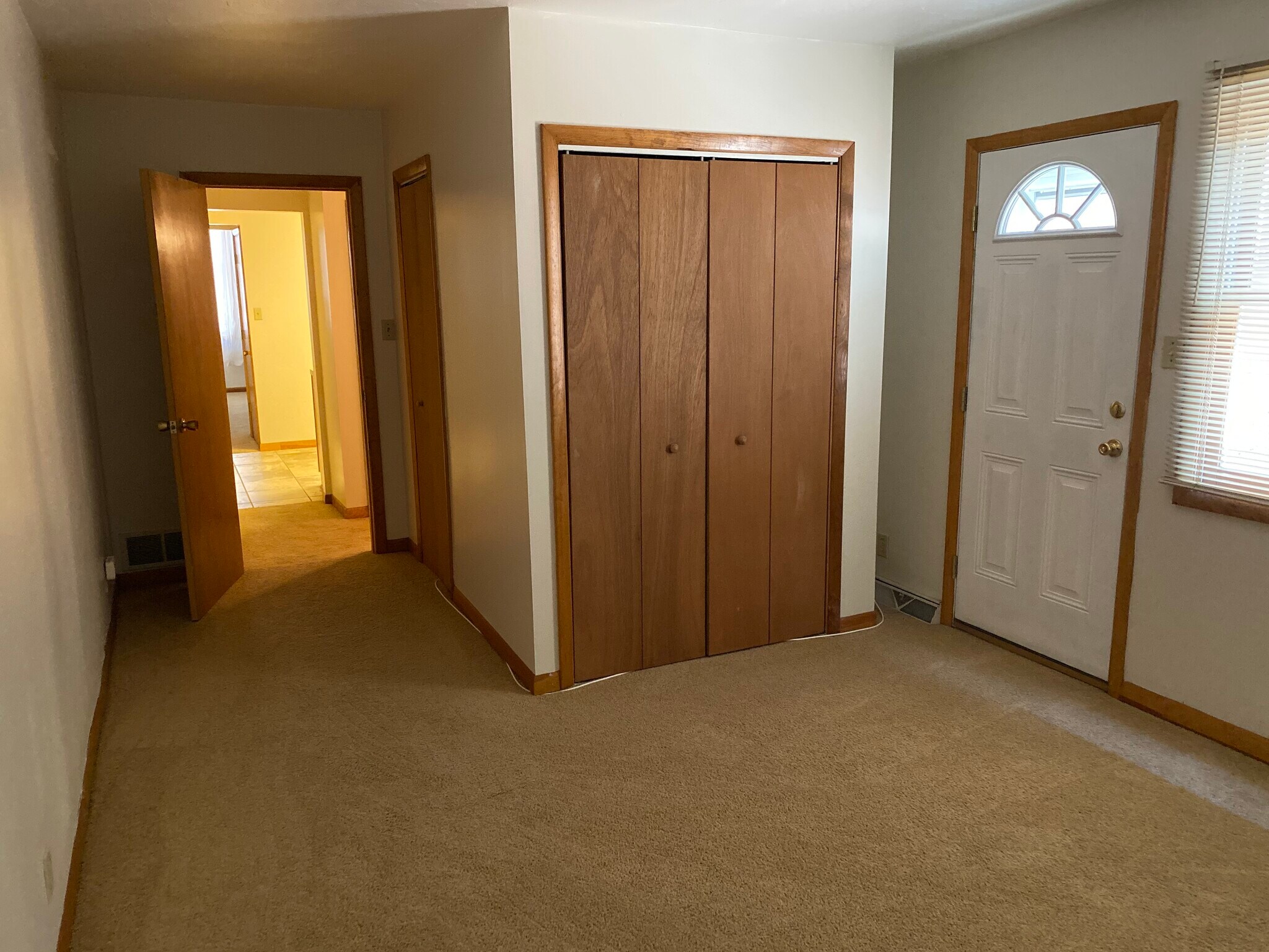 Building Photo - 2410 Jane St