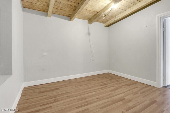 Building Photo - 156 4th St
