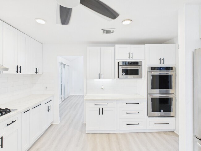 Building Photo - 7610 Hopewell Ln