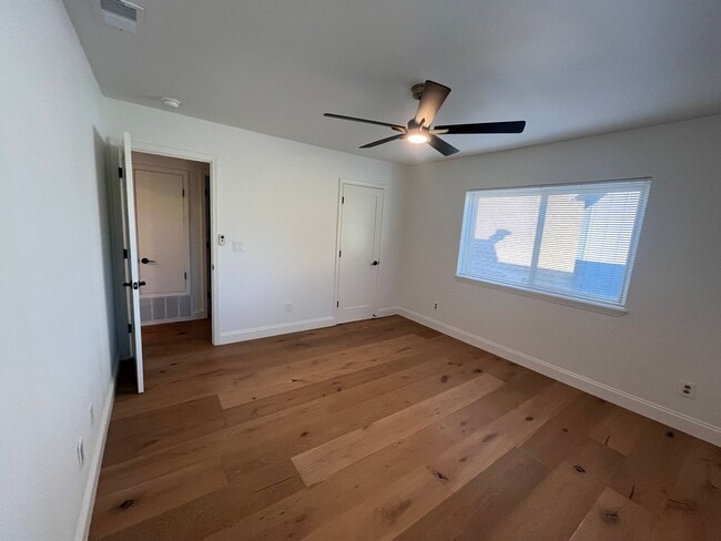 Building Photo - Bright and Spacious 3-Bedroom Home in the Heart of South Davis